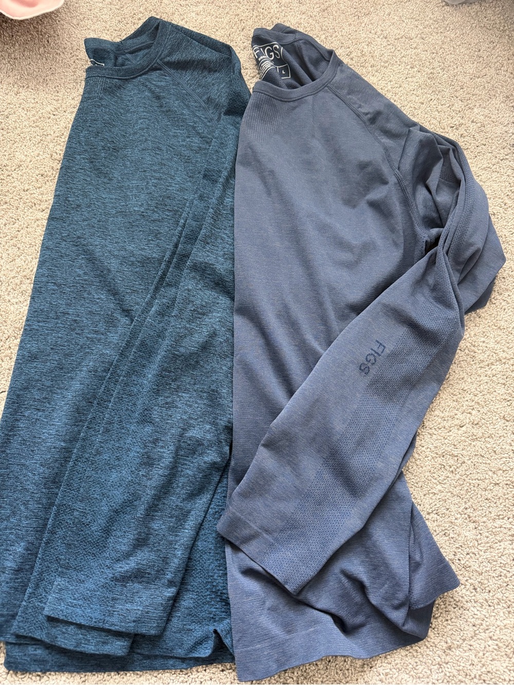 Lot of 2 Figs Men's Long Sleeve seamless Crew Shirt - Navy and Blue